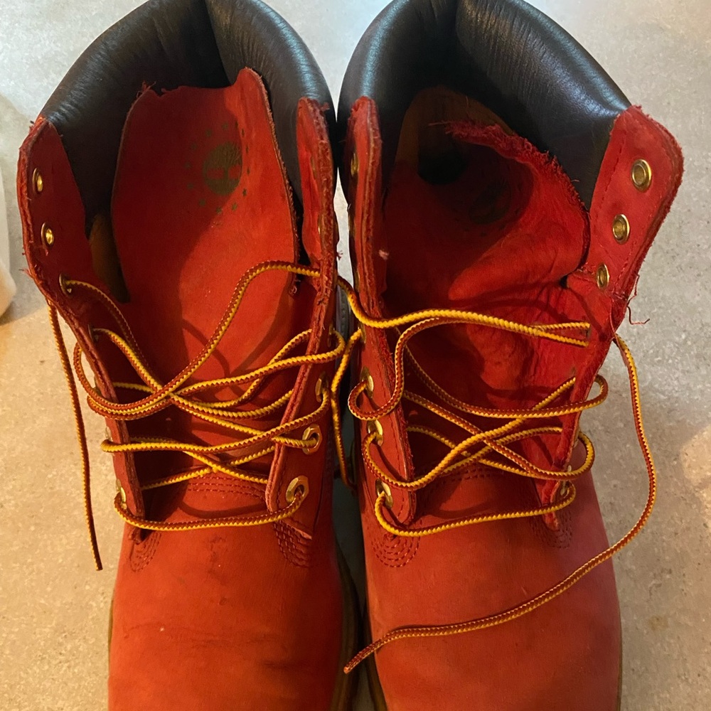 Men timberland size10 medium color red